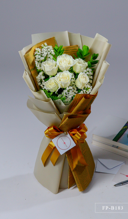Bouquet of 6 White Roses