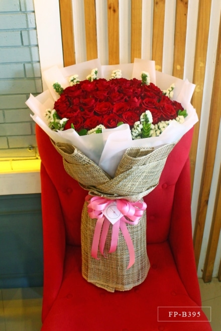 Bouquet of 100 Imported Roses