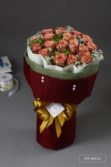 Bouquet of 18 Imported Roses