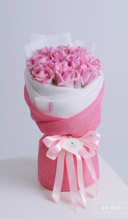 Bouquet of 1 Dozen Ecuadorian Roses