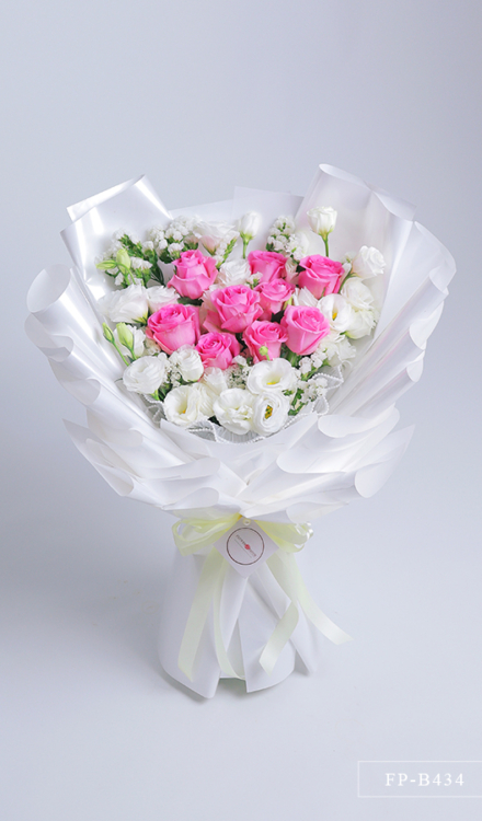 Bouquet of 9 Imported Roses and 12 Stems of Lisianthus