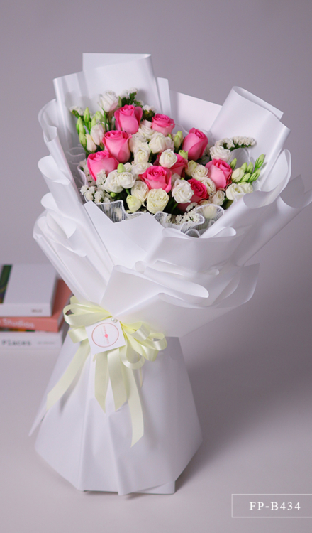Bouquet of 9 Imported Roses and 12 Stems of Lisianthus