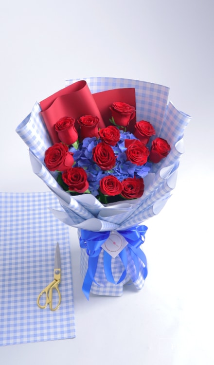 Bouquet of 1 Hydrangea and 1 Dozen Imported Roses