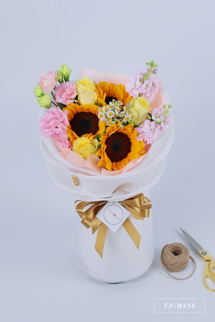 Bouquet of 3 Sunflowers, 3 Imported Roses, 3 Stems of Lisianthus and 2 Matthiolas