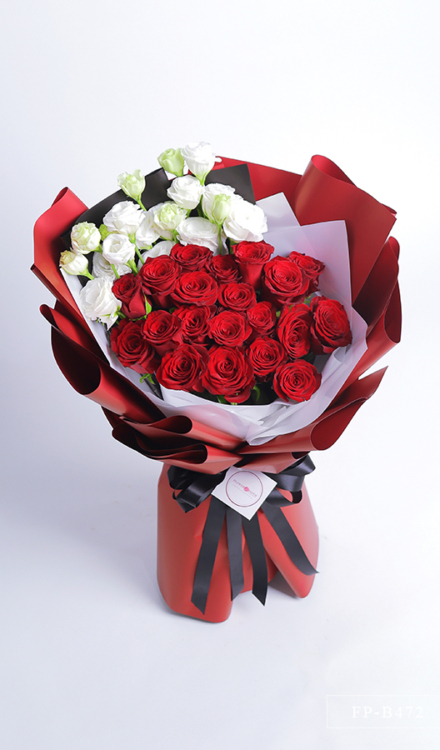 Bouquet of 20 Imported Roses and 6 Lisianthuses
