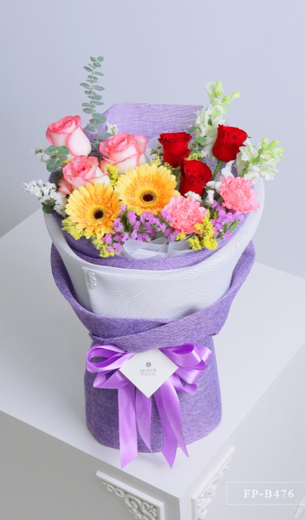 Bouquet of 6 Imported Roses, 2 Gerberas and 2 Carnations