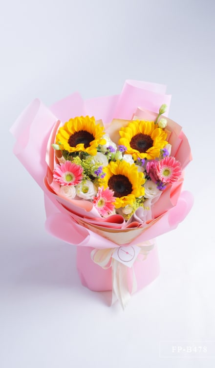 Bouquet of 3 Sunflowers, 3 Gerberas and 6 Stems of Lisianthus