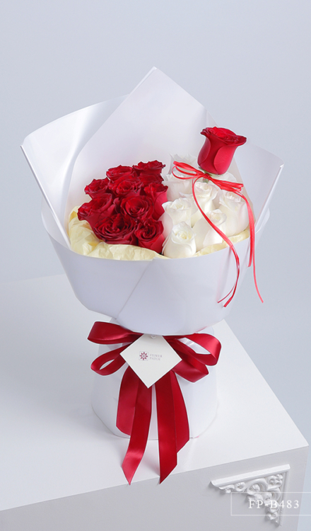 Bouquet of 19 Imported Roses