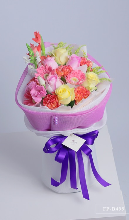 Bouquet of 6 Imported Roses, 5 Carnations, 3 Gerberas and 1 Stem Lisianthus